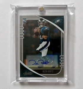 Jalen Hurts 2020 Absolute Rookie Auto n. Autografo 145 Philadelphia Eagles radiocomandato - Foto 1 di 4