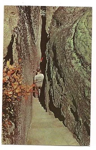 FAT MAN'S SQUEEZE Rock City Gardens Lookout Mountain Tennessee Postcard TN - Picture 1 of 2