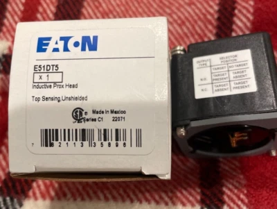 New IN BOX Eaton E51DT5 Inductive Proximity Sensor Head Top Sensing - Image 1 of 4