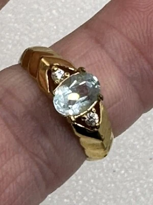 Anillo diseñado enchapado en oro de 18k acero inoxidable topacio azul claro y piedra circonita talla 6 Foto 1 de 4