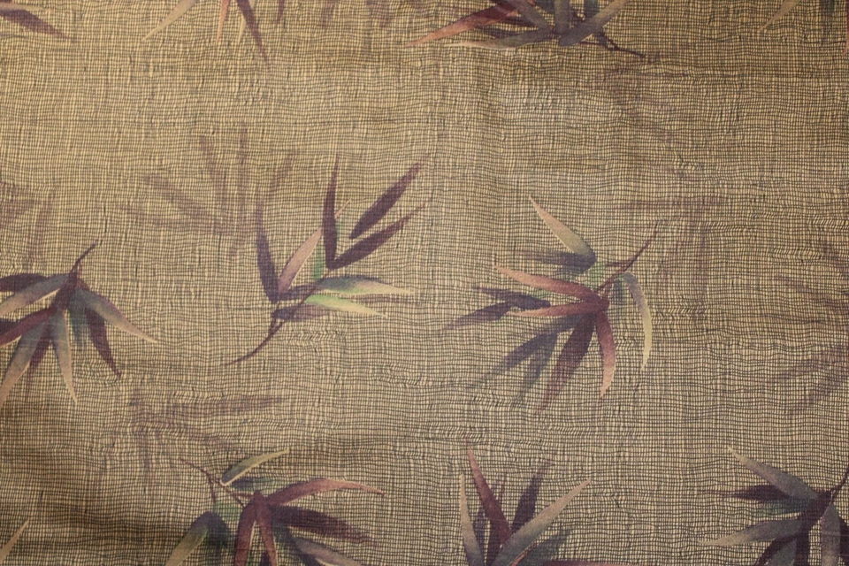 Remanente de tela: estampado de hojas en marrón claro, berenjena, gris y tostado Foto 1 de 4