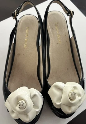 Zapatos de tacón de cuña Taryn Rose para mujer charol negro floral punta abierta talla 8 Foto 1 de 4