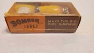 Señuelo de pesca BOMBER Bait Co #420 naranja/negro caja original y caja de papeles muestra - Imagen 1 de 7