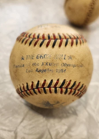 LOS ANGELES 1984 LA OLYMPICS RAWLINGS OFFICIAL LOGO BALL BASEBALL (USED) Cover