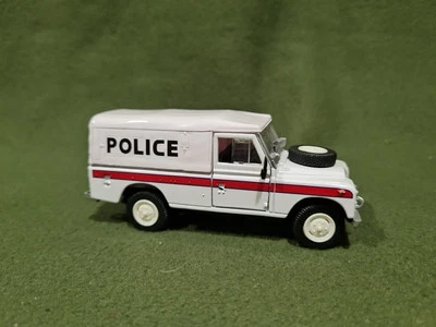 HONGWELL LAND ROVER PICK UP POLICE REGNO UNITO SCALA 1/43  - Immagine 1 di 4