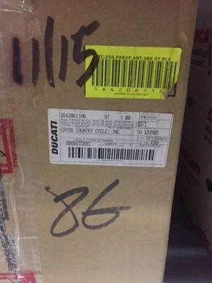 NEW DUCATI 848 Black Front Mudguard 56420611AN Foto 1 de 3