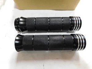BLACK CNC ALUMINUM HANDLEBAR GRIPS HARLEY DAVIDSON FLY BY WIRE MODELS - Picture 1 of 4