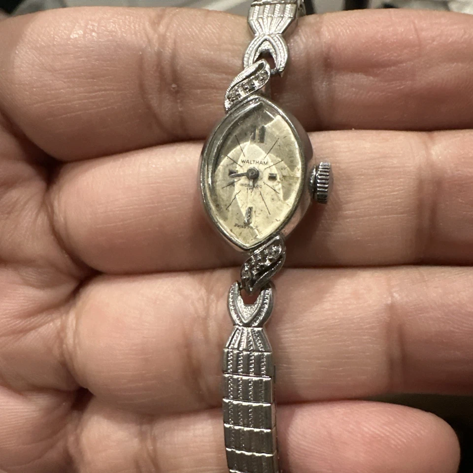 Reloj de mujer Waltham vintage de cuerda manual correa elástica suiza 14 mm ajuste 6,5 Foto 1 de 4