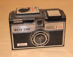 VINTAGE PHOTOGRAPHY IMPERIAL INSTA CUBE KODAPAK FILM CAMERA GREAT DISPLAY PIECE - Picture 1 of 12
