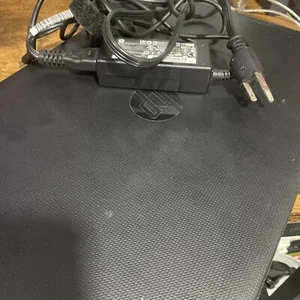 HP 15.6 inch (1tbhhd, Intel Celeron N4000,1.10 GHz, 4 GB) Crack Look - Picture 1 of 11