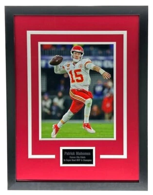 Foto enmarcada 11x17 de Patrick Mahomes (3x Jugador Más Valioso y Campeón del Super Bowl) Chiefs Foto 1 de 3