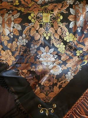ANTIGUO CHAL PIANO BUFANDA SEDA JACQUARD UVAS AMAPOLAS FLECOS LARGOS NEGRO... Foto 1 de 4