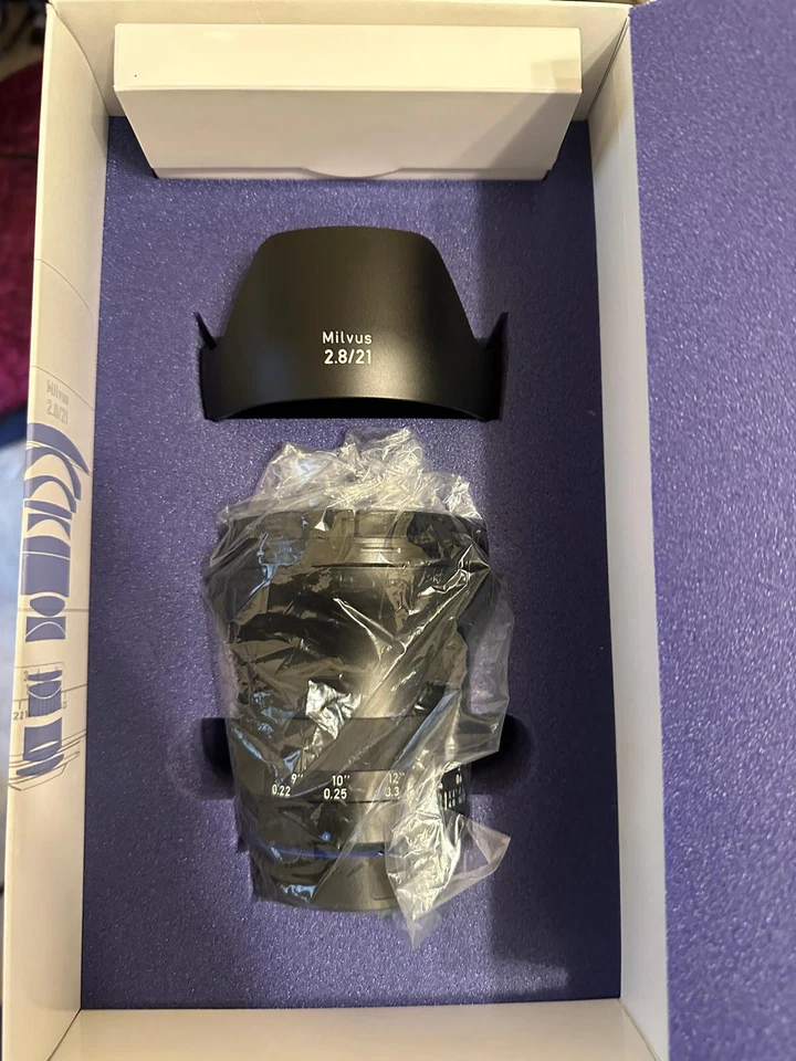 Montaje de lente de cámara de fotograma completo ZEISS Milvus 21 mm f/2,8 ZE, negro Foto 1 de 3