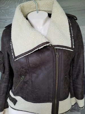 SOMENTE MEMBROS Jaqueta Bombardeiro Feminina Marrom Tan Sherpa Forrada com Zíper Tamanho Médio - Imagem 1 de 4
