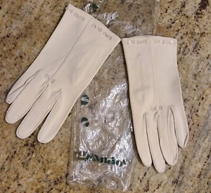 Vintage Womens Size S Beige Cotton Formal 7.5" Short Gloves Button Bow Accent - Picture 1 of 13