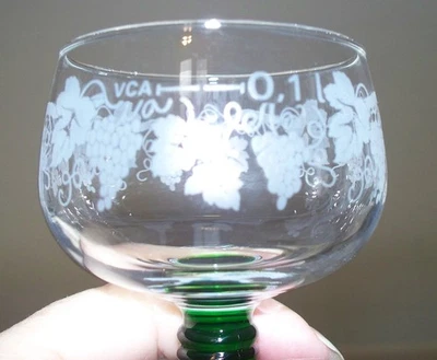 JUEGO DE 8 VINTAGE VCA 0.1 FRANCÉS LUMINARC COLMENA VERDE VIDRIO GRABADO 4.5" ALTO Foto 1 de 4