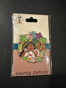 Spilla Disney Employee Center DEC Moana Pua Hei cornice floreale LE250 - Foto 1 di 2