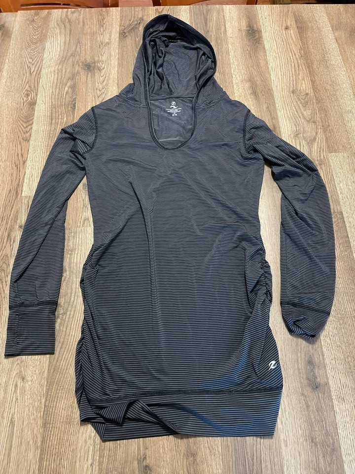 Vestido con Capucha Energy Zone, Para Mujer Talla Mediana, Negro Gris, Rayas, Manga Larga Foto 1 de 4