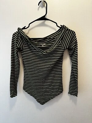 Charlotte Russe XS 森林绿色条纹长袖衬衫。 — 第 1/3 张图片