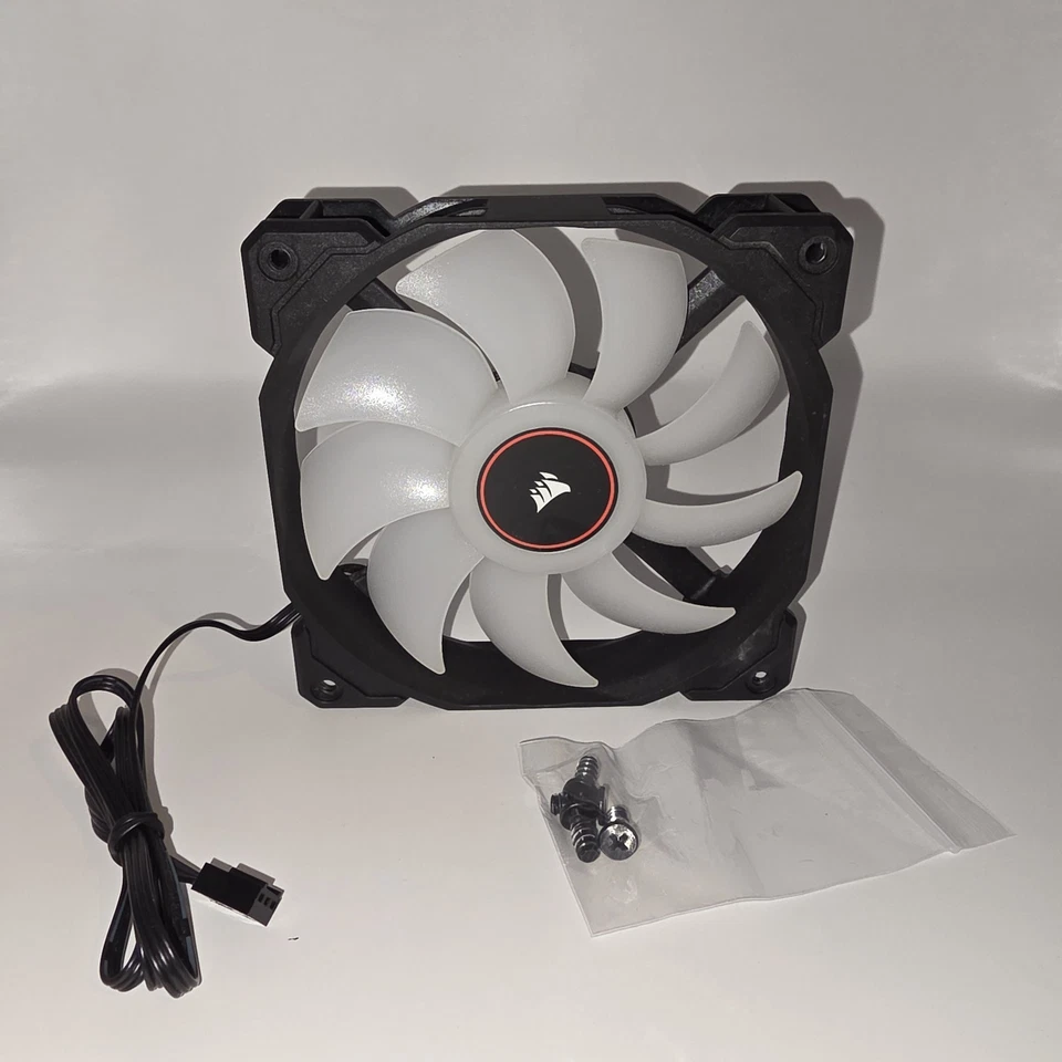 Ventilador de refrigeración de bajo ruido Corsair AF120 LED ROJO con herrajes de montaje Foto 1 de 2