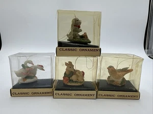 Set di 4 ornamenti classici. Vintage nuovo. - Foto 1 di 5