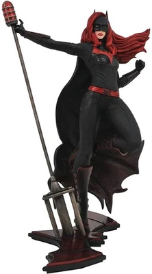Estatua de PVC de 9 pulgadas DC Gallery | Elseworld Batwoman Foto 1 de 4