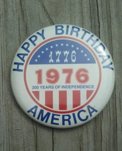 Spilla bottone Happy Birthday America 1976 1776-1976 200 anni di indipendenza - Foto 1 di 3