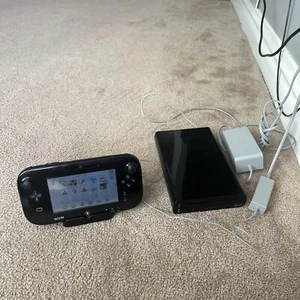 Nintendo Wii U Konsole Deluxe schwarz 32GB + Wii U Game Pad & Netzkabel getestet - Bild 1 von 10