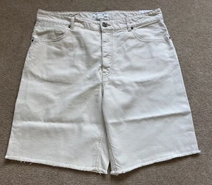 FatFace  Size 14 Ladies Fleet BermudaShorts In Ecru BNWT Style 974368 - Picture 1 of 3