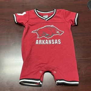 Neugeborene & Säuglinge Kolosseum Kardinal Arkansas Razorbacks Bumpo Fußball Logo - Bild 1 von 7