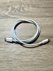 GENUINE ORIGINAL Apple iPhone 14 13 12 11 USB C to Lightning Cable - 1M - Zdjęcie 1 z 3