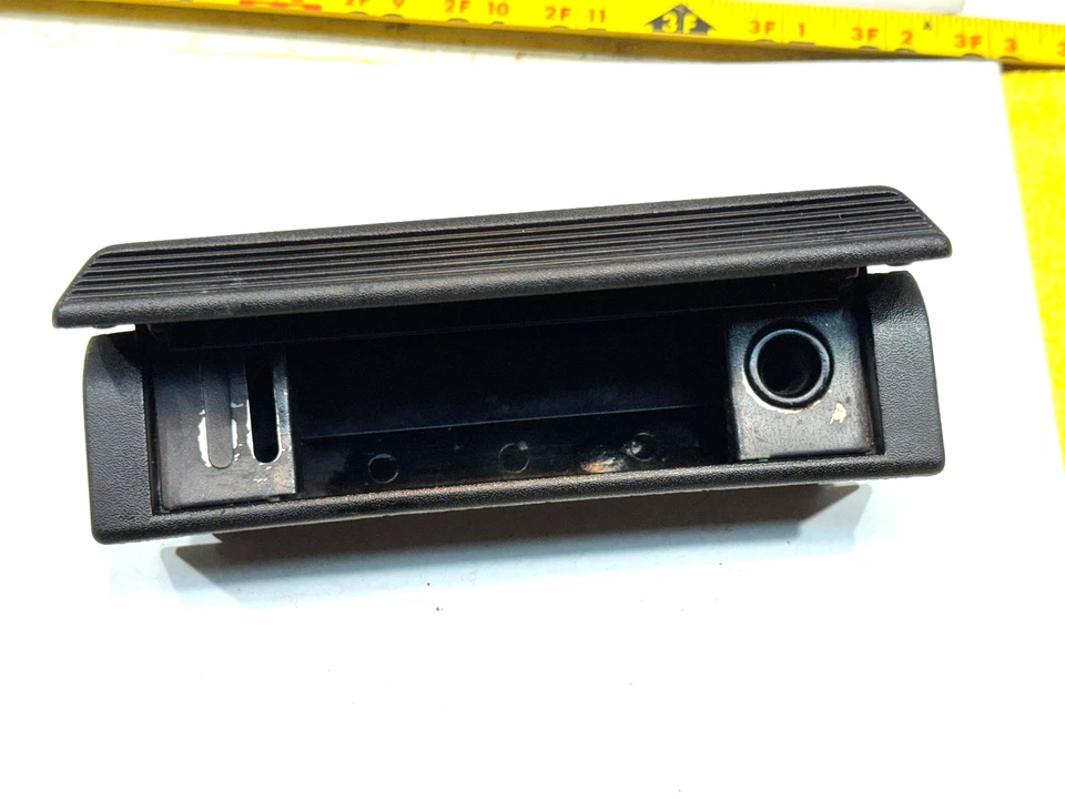 Original BMW 84-92 E30 318i 325is M3 Consola Delantera EE. UU. Plástico Negro OEM 1 Cenicero Foto 1 de 4