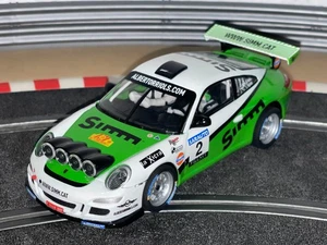 1395- Scalextric SCX Porsche 911 GT3 #2 RALLYE 2000 VIRATGES 2013 Albert ORRIOLS - Bild 1 von 3