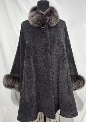 Capa de alpaca/llama gris carbón con puños de zorro SnowTop negro + cuello (102078) Foto 1 de 3