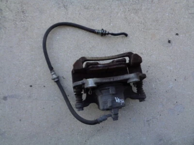 Nissan Versa 2013 pinza de freno delantera 1,6 L con manguera lado derecho del pasajero OEM Foto 1 de 4