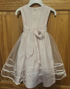 Kleid Gr. 4 rosa bestickt Oberteil, Schleife zum Binden/3 Knöpfe, 2x Flairrock bezahlt $ 35 FS - Bild 1 von 7