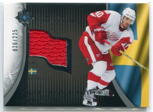 2005-06 Ultimate Collection National Heroes HZ Henrik Zetterberg Jersey 26/225