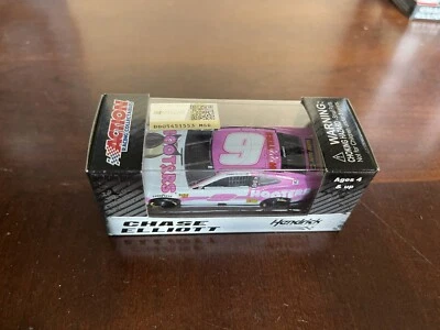 2019 Chase Elliott Hooters 粉色 Give a Hoot 1: 64 比例汽车 — 第 1/3 张图片