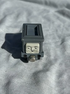 Troublesome Truck THOMAS FRIENDS TRAIN TAKE Along n play pressofuso FLIP COAL 2002 - Foto 1 di 6