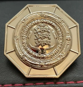 Community Shield Trophy 3D Pin Badge - Picture 1 of 1