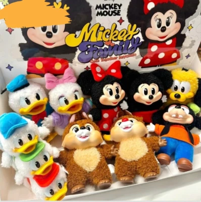 Figura de caja ciega de juguete de peluche serie llavero lindo de Mickey Family Foto 1 de 4
