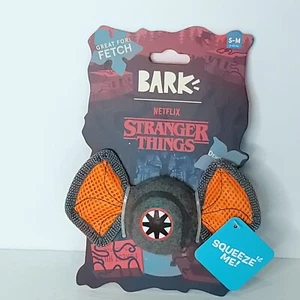 Demobat Bark Box Stranger Things Demogorg Fetch Ball cane giocattolo cigolante - Foto 1 di 6
