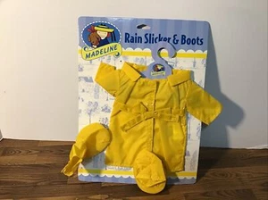 2010 Madeline Puppenkleidung, Regen Slicker & Stiefel, neu auf Karte kostenloser Versand - Bild 1 von 3