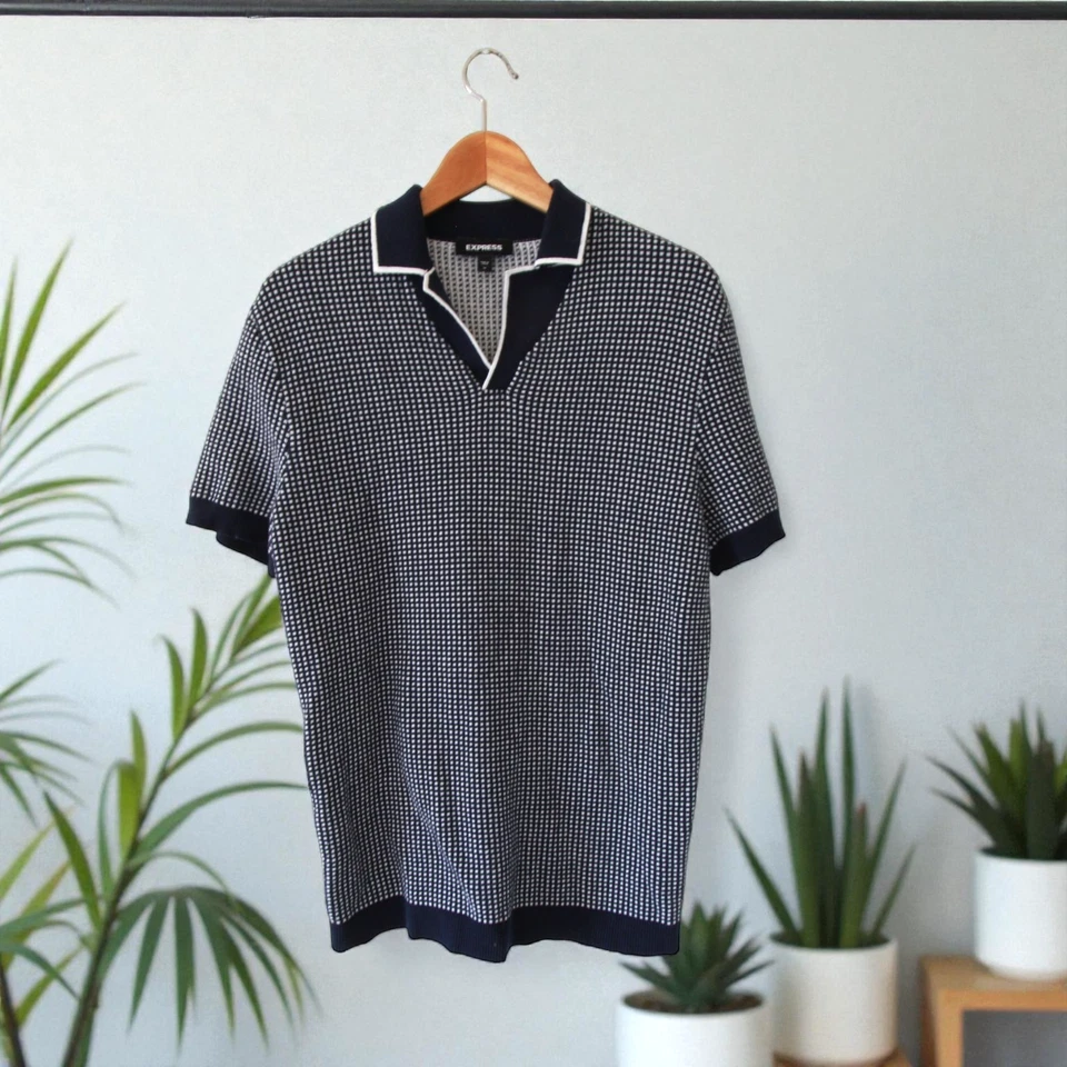 Suéter Express Para Hombre Azul y Blanco Cuello a Cuadros Manga Corta Talla Mediana Foto 1 de 4