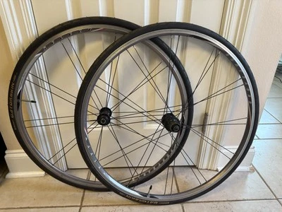Bontrager SELECT Aero Clincher Rim Brake Wheelset Shimano 10 Speed Hub 700c - Image 1 of 4