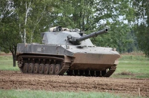 9599 Trumpeter: 2S25 Sprut-SD Amphibious Light Tank in 1:35 - Picture 1 of 10