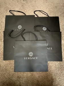 5 authentische schwarze Einkaufspapiertüten von Versace Geschenk Beuteltasche Medium 14” x 11” x 6,25” - Bild 1 von 4