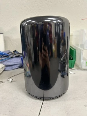 Mac Pro Late 2013 (Xeon E5/2.7GHz/64GB/500gb SSD/D700/Monterey) - Image 1 of 4