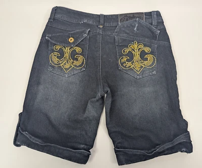 Pantalones cortos de jean Dereon lavado oscuro para mujer 7/8 Fleur de Lis bolsillos traseros con joyas Foto 1 de 4