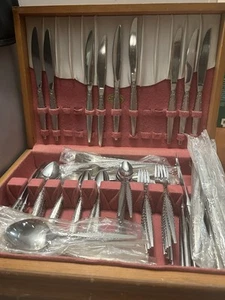Vintage Oneida Community Stainless Steel Venetia Pattern Flatware Set 112 Pc - Picture 1 of 24